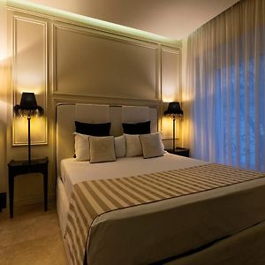 Kleine Kamer met een King Size Bed